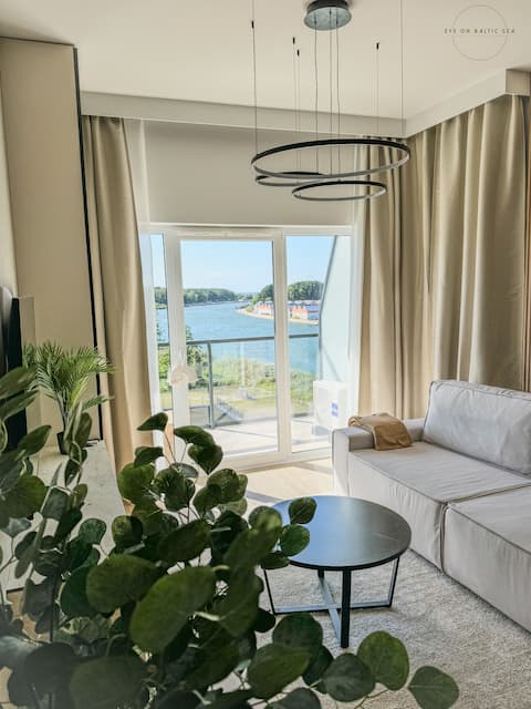 Top performing Airbnb: Exclusive, river/sea view, pool, sauna, parking in Gmina Dziwnów