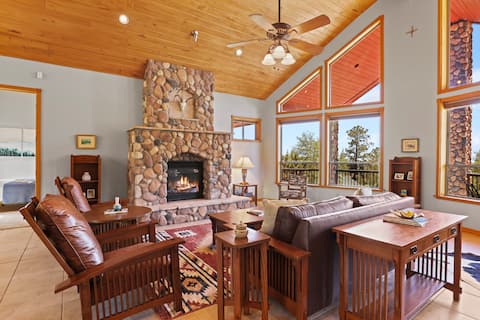 Top Airbnb: Bearfoot Lodge in Pine
