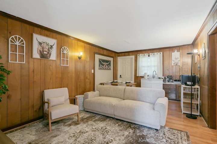 King Bed &Twin Beds In 2 Bedroom - Fayetteville, NC