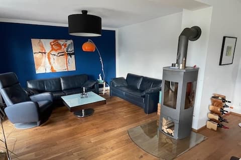 Large house modern/bright/
Top amenities/garden