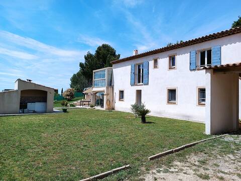 Bottom of villa with jacuzzi in the verdon