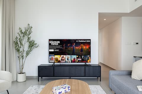 Top performing Airbnb: Lux 2 BR | connected to Dubai Mall | Amazing view in Za'abeel Second