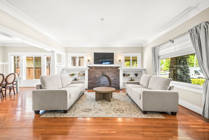 Spacious Family Getaway Alhambra