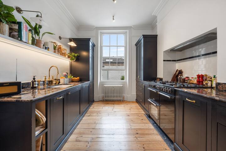 Stunning Townhouse with garden in Islington gallery image 3