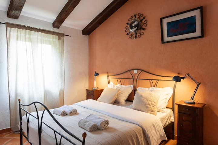Poolside Stone Two-bedroom Residence - Mandre