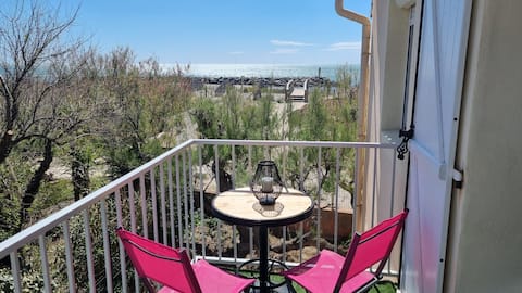 Cozy sea view unit