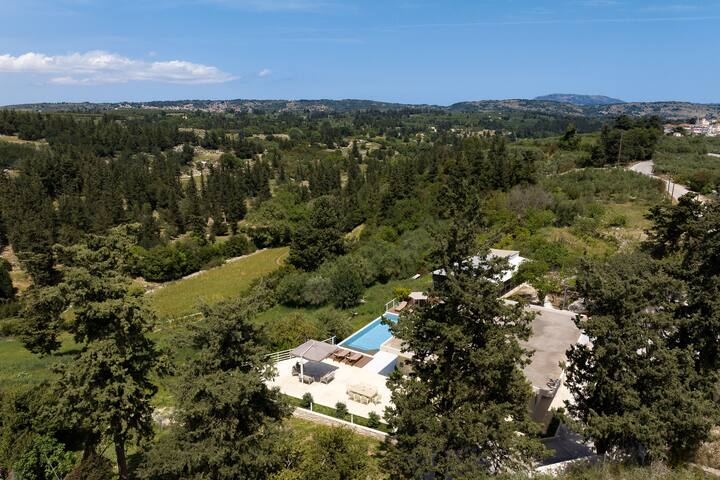 Reflection Villa, Heated Pool & Absolute Seclusion gallery image 2