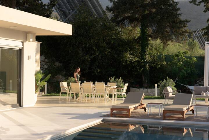 Reflection Villa, Heated Pool & Absolute Seclusion gallery image 5