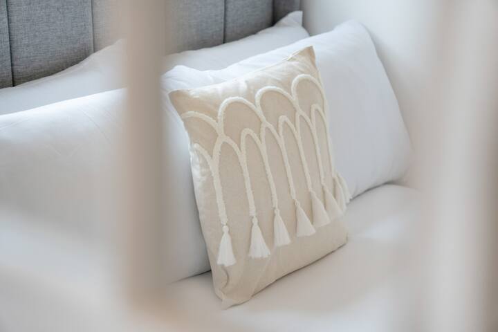 Спалня 1 предлага гъвкавост и комфорт с уютно двойно легло.