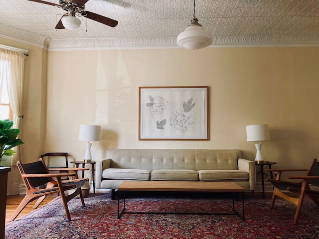 Charming Private Brownstone, Close to City & Park gallery image 2