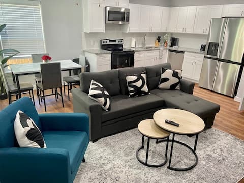 Popular Airbnb listing: Footballer's Retreat min to Downtown in Settegast