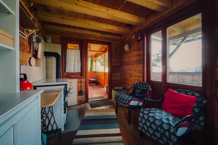 Cozy Off-grid Garden Cabin - Dolný Kubín
