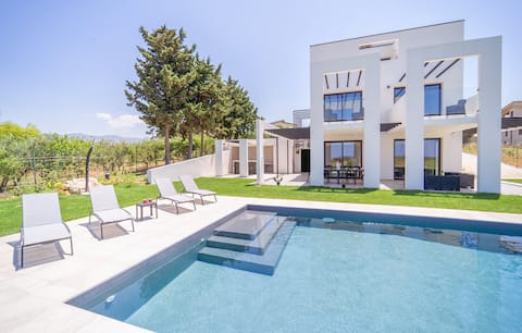 Work, Relax, Recharge – Villa with Pool and Spa