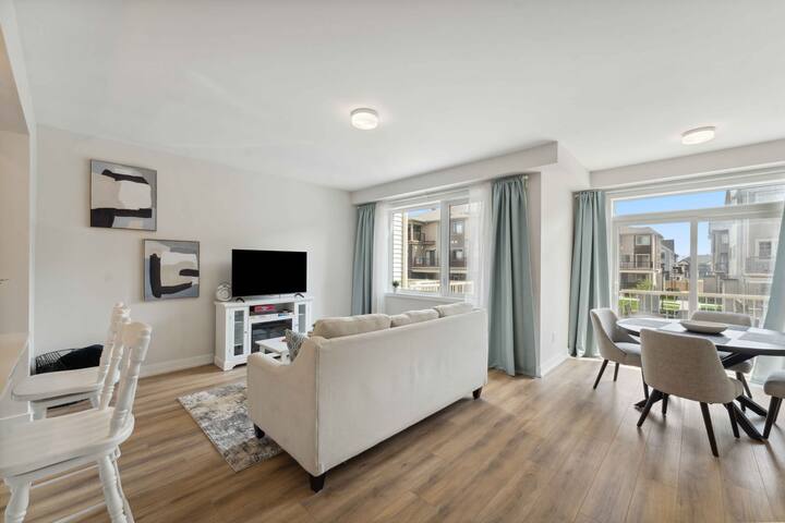 Upscale 2BED | Central Barrhaven gallery image 3