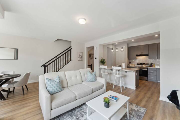 Upscale 2BED | Central Barrhaven gallery image 4