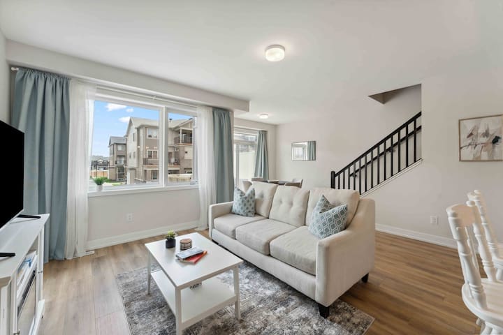 Upscale 2BED | Central Barrhaven