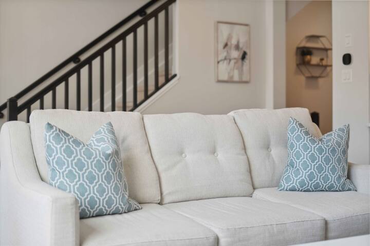 Upscale 2BED | Central Barrhaven gallery image 2