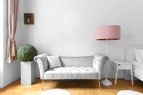 Classical apt w/ free luggage storage