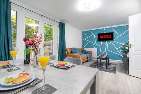 Newly refurbed | 5-BR | Sleeps 12 | 2.5 Baths