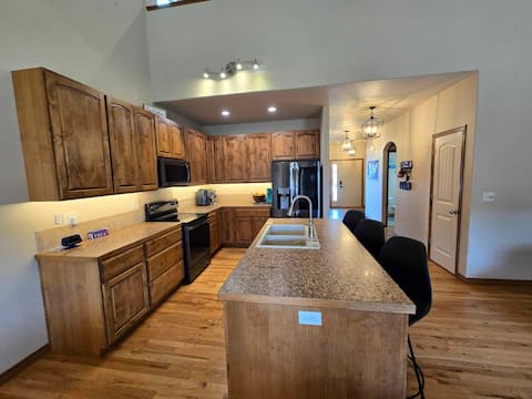 Full kitchen, AC, air hockey & superdeker!