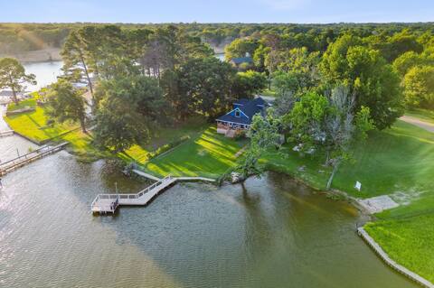 Lakefront- Great for Big Families- w/Kayaks & SUPs