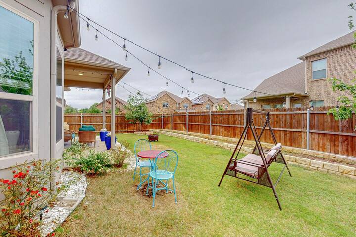 Luxurious 5-Bedroom Retreat with Great Amenities gallery image 3