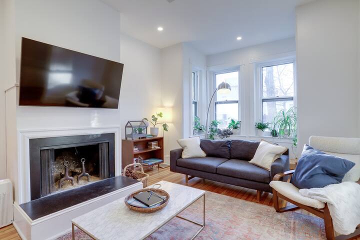 Stunning Capitol Hill Home-Pkg! gallery image 5