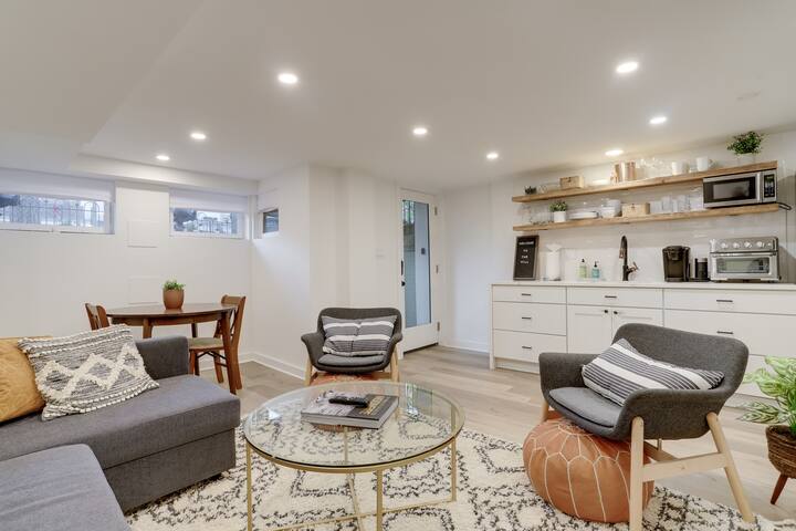 Stunning Capitol Hill Home-Pkg! gallery image 4