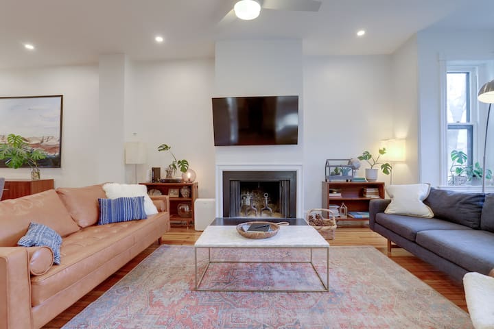 Stunning Capitol Hill Home-Pkg! gallery image 2