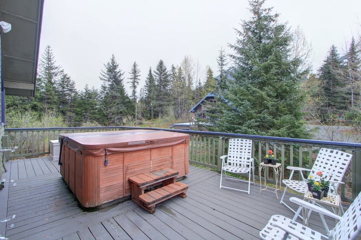 Alaskan Cabin Escape w a Hot Tub