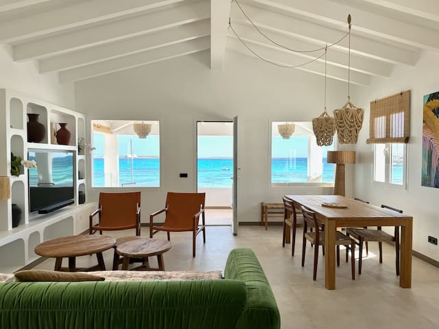NoBeVIP – House on the beach Punta Prima