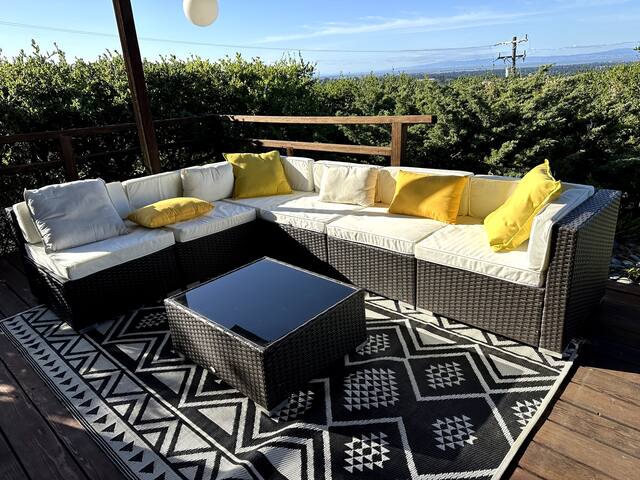 Mid-Century Gem Best Views 10m from Stanford gallery image 4