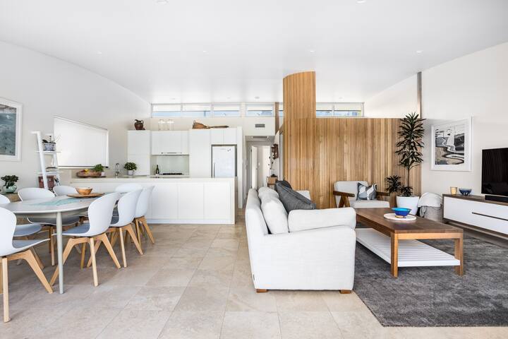 Manly Beach Views gallery image 3