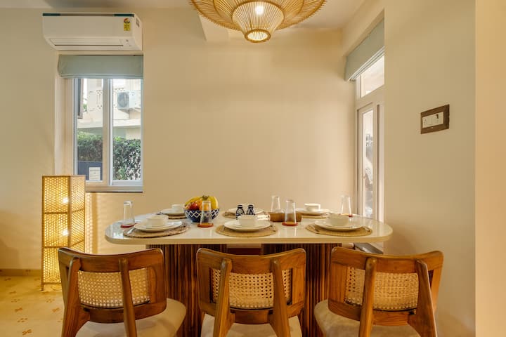 Dining area image 1