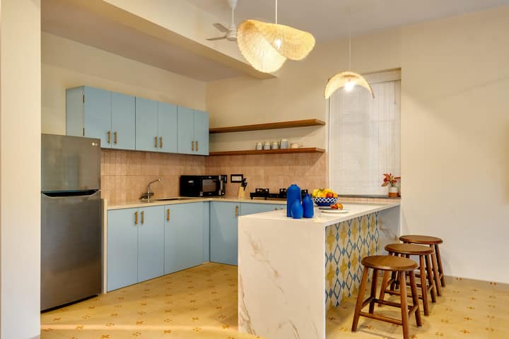 Dining area image 2