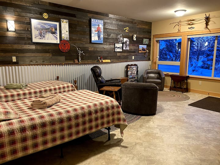 Common Room 3 provides 2 twin beds & a sitting area with a great view of the lake, garden, moose, and aurora.
