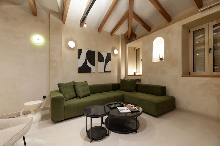 Elegant Luxury House in Plaka with Akropolis View gallery image 4