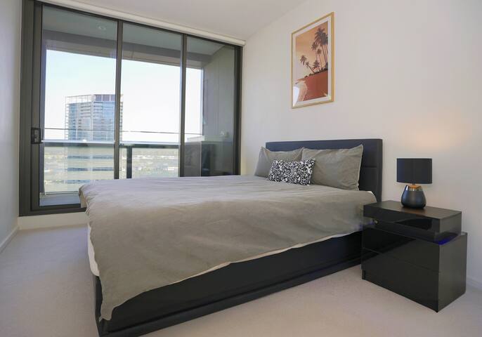 Great Comfort Comes w Great View gallery image 5