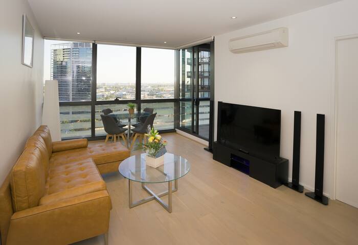 Great Comfort Comes w Great View gallery image 2