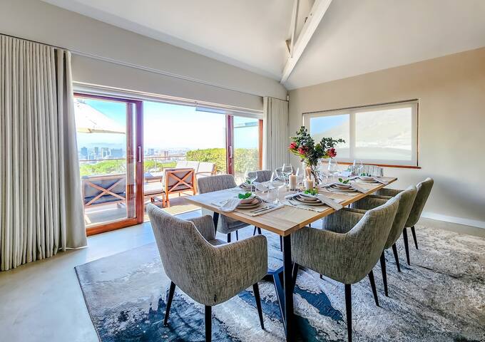 Luxury Home with Pool and breathtaking Views gallery image 3