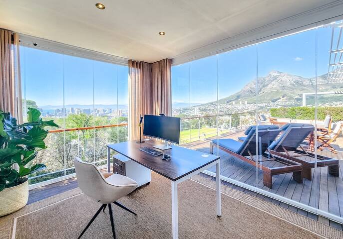 Luxury Home with Pool and breathtaking Views gallery image 5