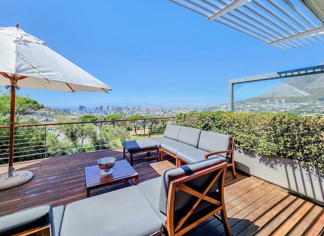 Luxury Home with Pool and breathtaking Views gallery image 2