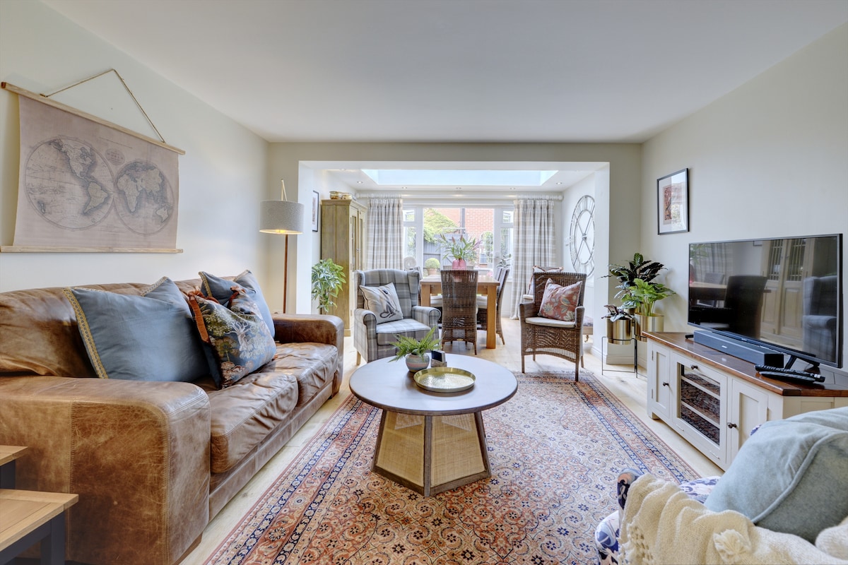 Popular Airbnb listing: Market House -Spacious, Stylish & Central Location in Stratford On Avon