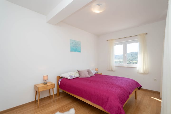 საძინებელი 1