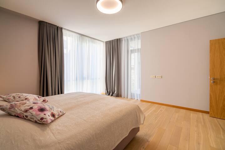 Luxury spacious two bedroom gallery image 3