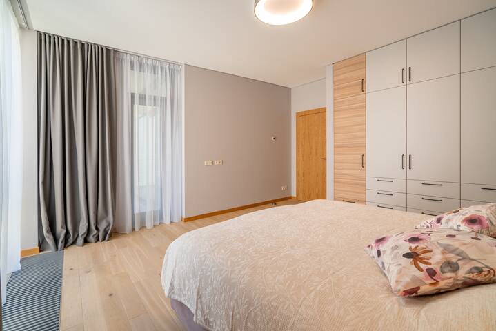 Luxury spacious two bedroom gallery image 4