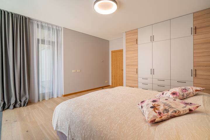 Luxury spacious two bedroom gallery image 5