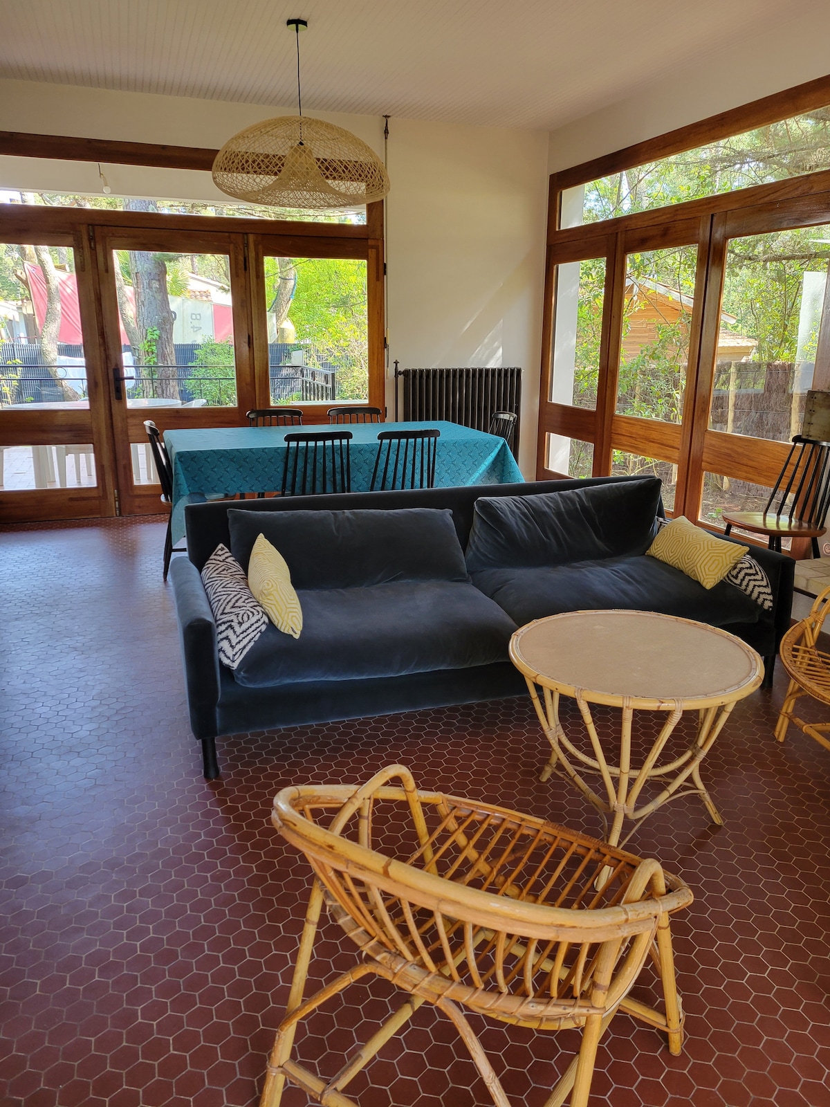 Annonce Airbnb populaire: Villa under the pines 300 m from the beach and shops à La Tranche Sur Mer