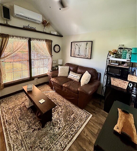 Top Airbnb: Cozy Cottage Hideaway in Salisbury / Eastern Shore