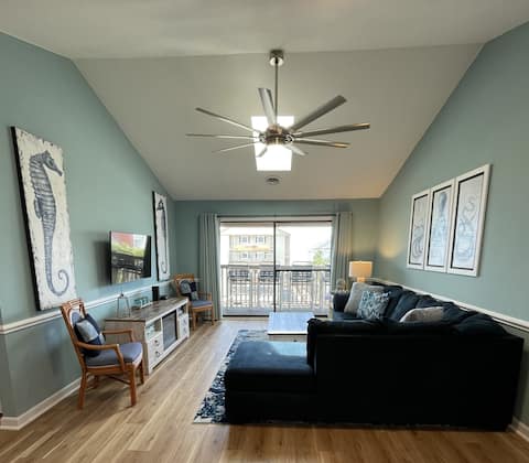 Popular Airbnb listing: Surfside Beach across from Ocean in Surfside Beach